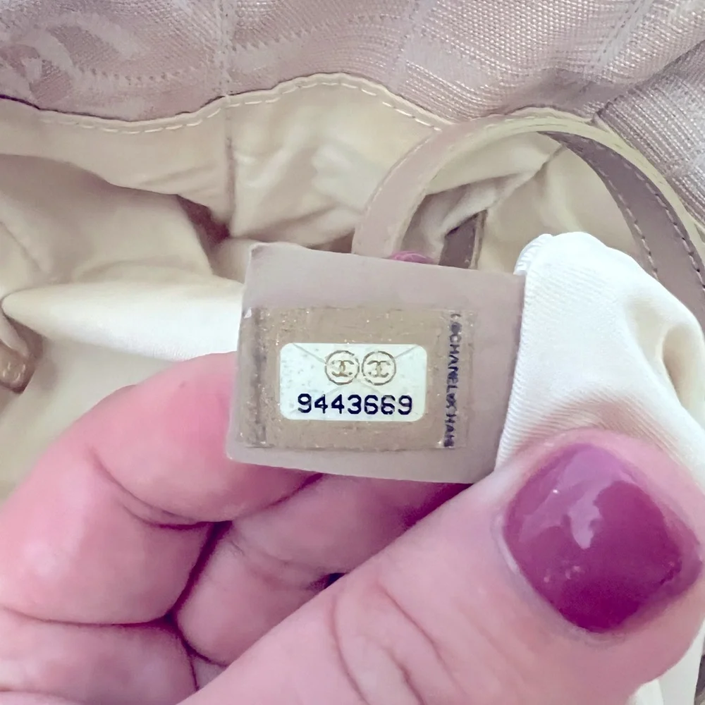 ❤️Authentic CHANEL Tote❤️ - Picture 12 of 16